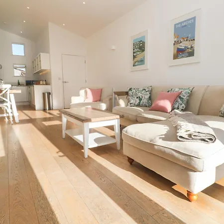 Una, 77 * St Ives (Cornwall)