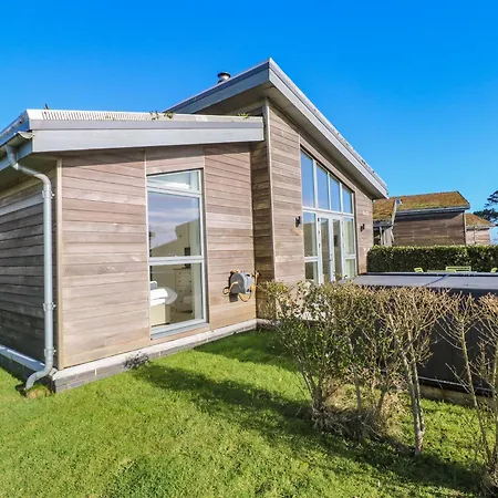 Una, 77 St Ives (Cornwall)